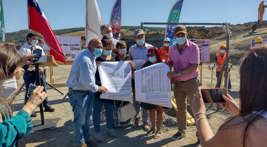Familias instalan primera piedra de megaproyecto Antukuyén de Castro
