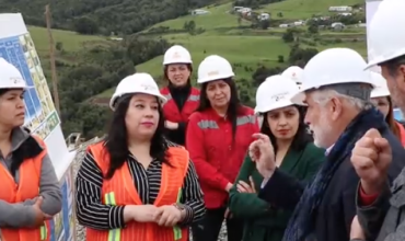 Ministro de Vivienda visita obras de Avifel en Chiloé