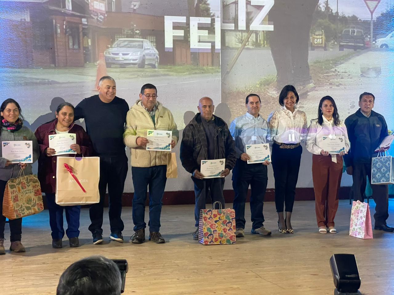 Municipalidad de Río Bueno galardona a colaboradores de Avifel