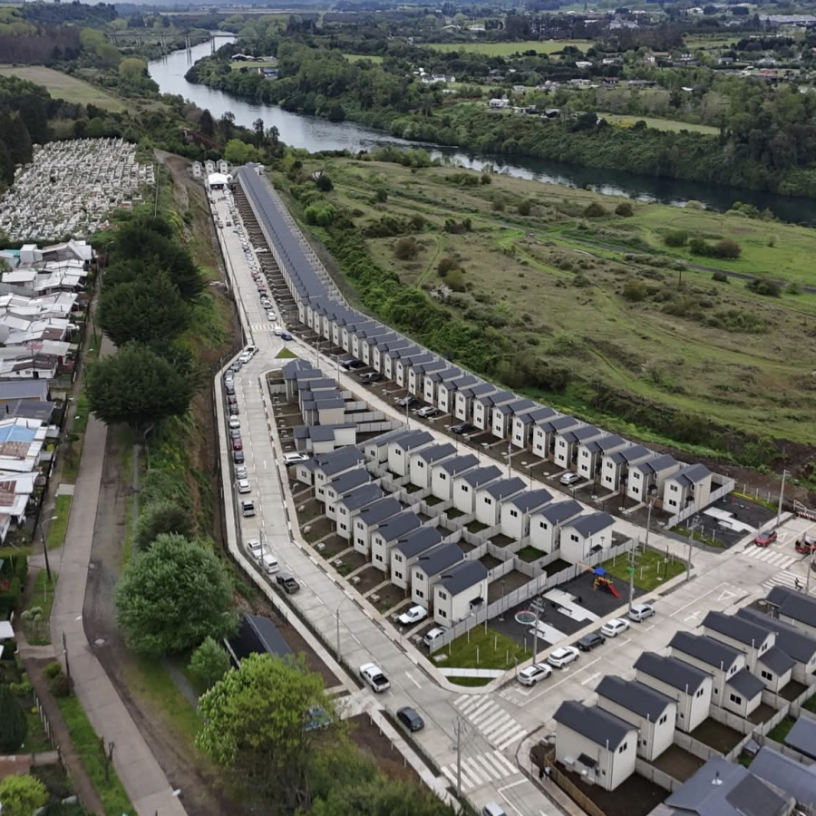 100 familias reciben llaves de sus nuevas casas en Río Bueno