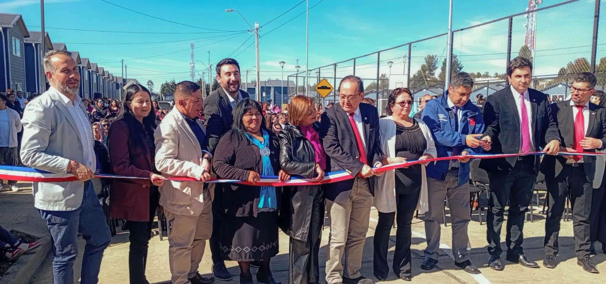 178 familias reciben llaves de sus nuevas casas en Frutillar